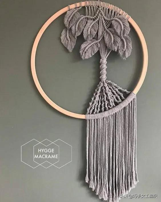 用剩餘的棉繩編了幾片葉子，組合起來簡直美翻了，鄰居都要學起來