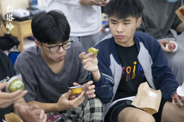 心有光華月自明 | 中秋佳節,白塔嶺的家人們節日快樂 心有光華月自明 | 中秋佳節,白塔嶺的家人們節日快樂