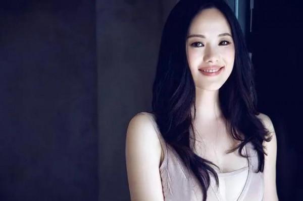 大器晚成的詠梅：氣質優雅，韻味十足（第3張年輕照片）