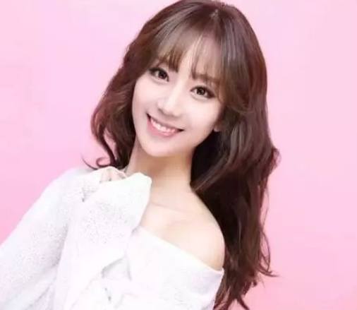 31歲韓女星搶黃燈發生車禍，當場撞人死亡，如今一審判決被罰8萬