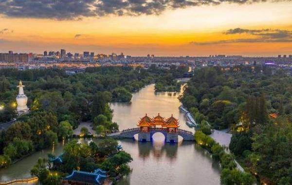 晚清官場老流氓：我搶過李鴻章，罵過左宗棠，曾國藩一見我就頭疼