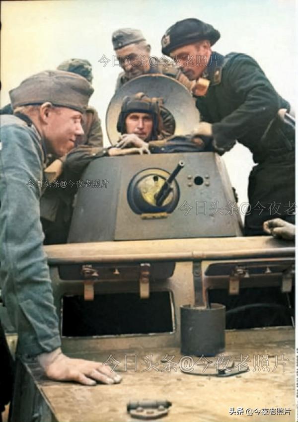 珍貴老照片，美軍肩扛日軍頭顱，德軍用坦克煎蛋，空中相撞的子彈