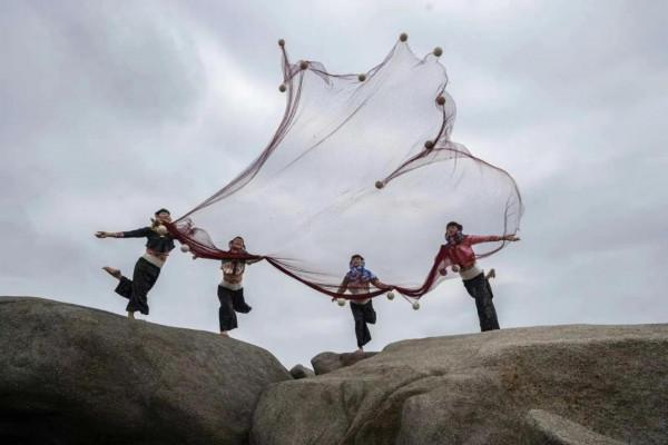 明月晴天早.秋風落月遲