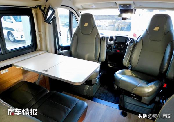 新款菲亞特房車，長度僅5米能住一家四口，2.3T動力挺猛帶9個擋