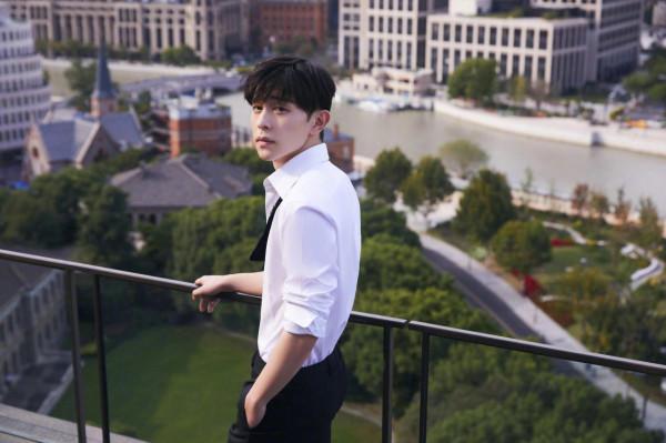 RogerVivier品牌代言人鄧倫,今日份成熟穩重又酷又帥的大男孩 RogerVivier品牌代言人鄧倫,今日份成熟穩重又酷又帥的大男孩