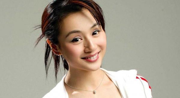 過氣主持人的尷尬：蹭熱度、跑商演、被網友嫌棄，看著好卑微