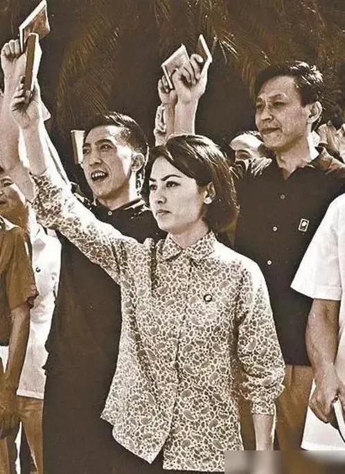 香港女星石慧嫁給傅奇,被嬌寵半個多世紀,歷經磨難仍恩愛如初 香港女星石慧嫁給傅奇,被嬌寵半個多世紀,歷經磨難仍恩愛如初