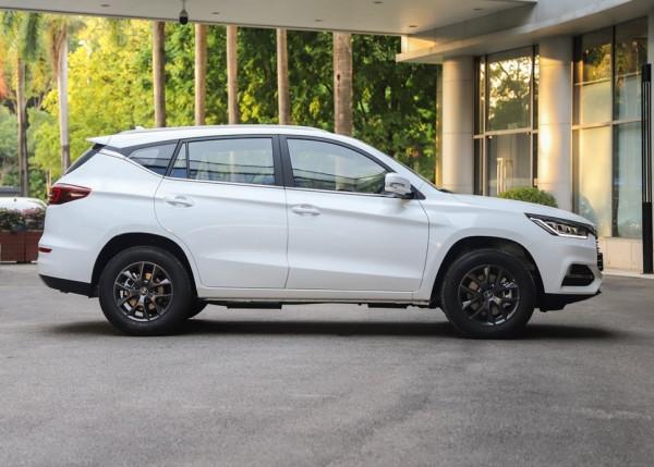 10萬內就可以落地!空間超越同級的大SUV,這兩款很不錯 10萬內就可以落地!空間超越同級的大SUV,這兩款很不錯