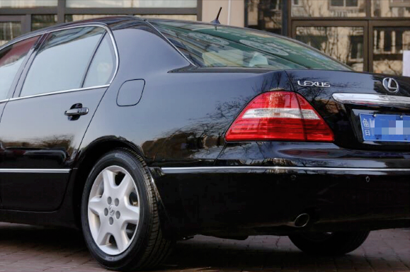 老車翻新:修復2005年凌志LS430,V8自吸大排量,一代神話再復活 老車翻新:修復2005年凌志LS430,V8自吸大排量,一代神話再復活