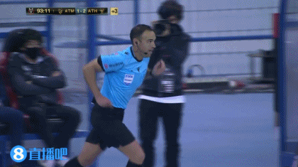 &OpenCurlyDoubleQuote;薩日朗&rdquo;！吉梅內斯飛踹伊尼戈頭部，主裁觀看VAR後將其罰下