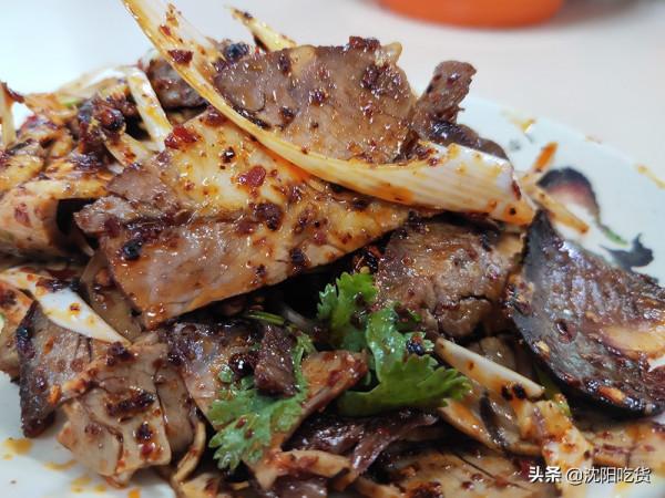 鋪了一層牛肉的牛肉麵你吃過嗎?那勺辣椒醬是點睛之筆 鋪了一層牛肉的牛肉麵你吃過嗎?那勺辣椒醬是點睛之筆