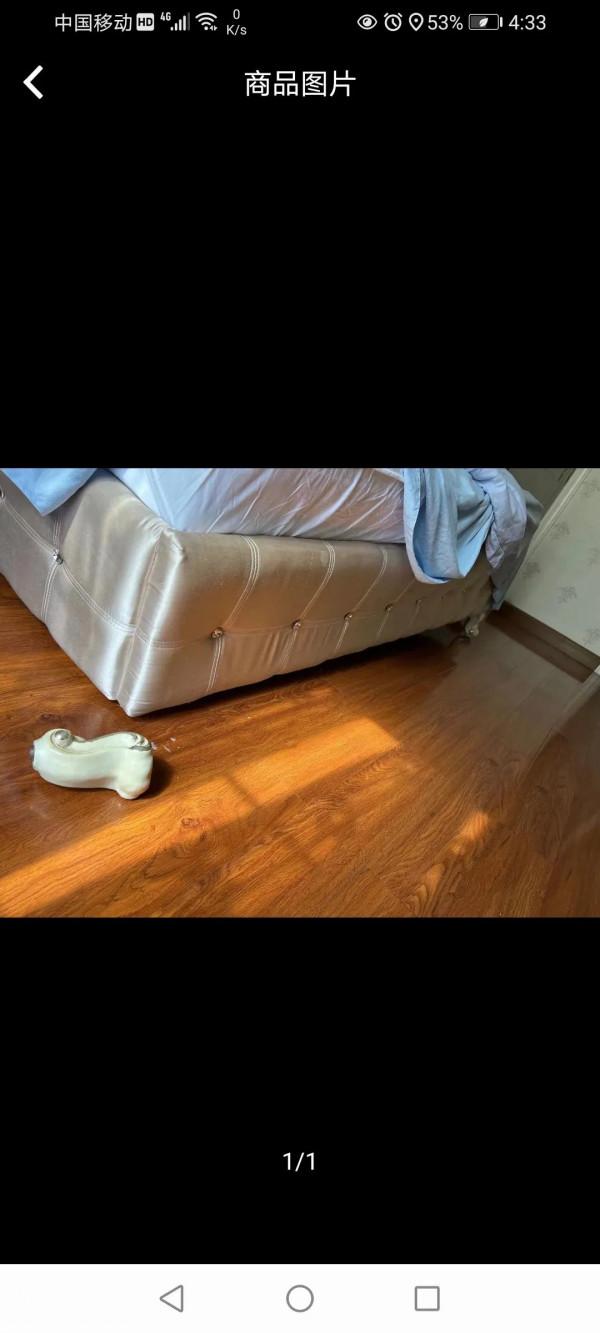 美女說家裡的實木床腿斷了,需加急上門維修處理下 美女說家裡的實木床腿斷了,需加急上門維修處理下