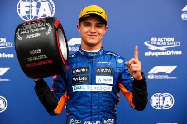 拉塞爾今年越戰越勇,正賽發車和漢密爾頓同排 拉塞爾今年越戰越勇,正賽發車和漢密爾頓同排