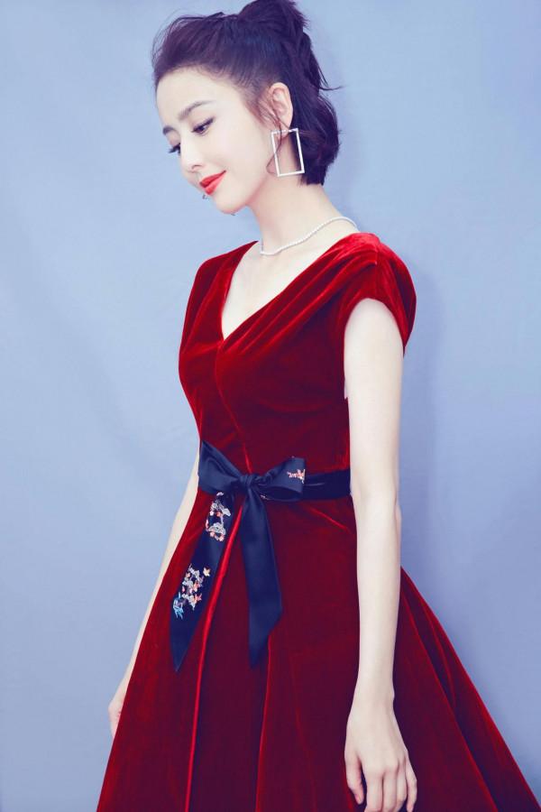 佟氏七寶車,麗日坐高閣,婭相兼尤美,粉紅女郎佟麗婭 佟氏七寶車,麗日坐高閣,婭相兼尤美,粉紅女郎佟麗婭