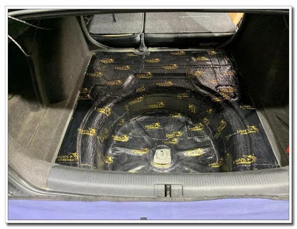 丹拿372三分頻倒膜安裝,大眾速騰汽車音響改裝升級 丹拿372三分頻倒膜安裝,大眾速騰汽車音響改裝升級