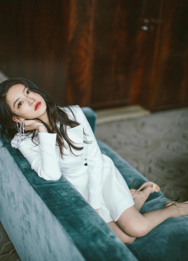 李沁氣若幽蘭冷傲靈動 李沁氣若幽蘭冷傲靈動