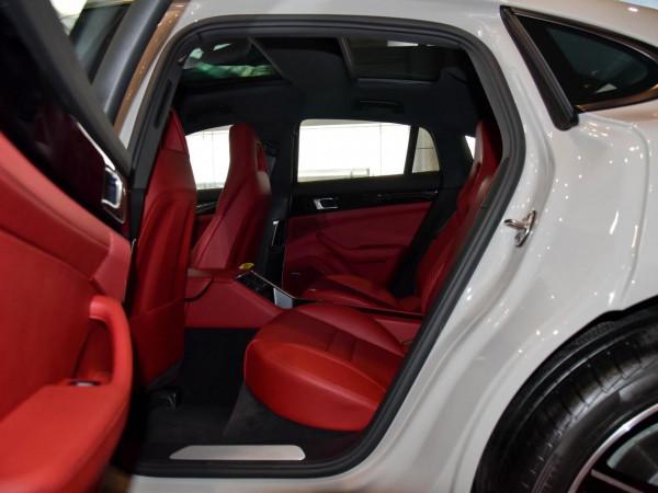 身披運動套件，2.9T動力強勁，闊太太的最愛，實拍Panamera