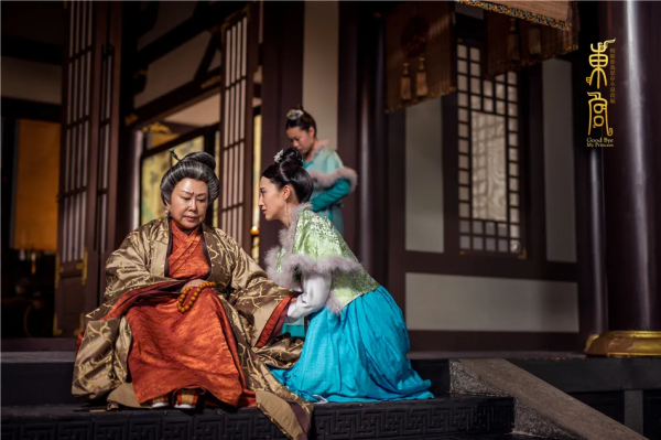 50歲老戲骨都被磨成矽膠少女臉，當代國產劇還能更辣眼嗎