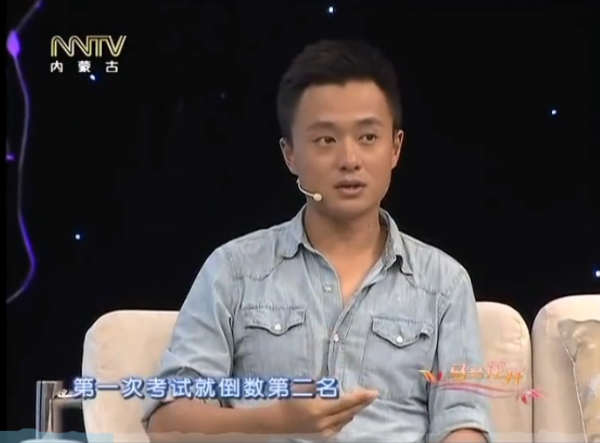 演員吳健：曾被強制退學，為報恩導演不提要求，拍戲險些炸傷左腿