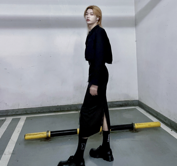 男愛豆的時尚越來越難懂,塗口紅踩高跟還不夠,連開叉裙都穿上了 男愛豆的時尚越來越難懂,塗口紅踩高跟還不夠,連開叉裙都穿上了