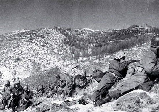 1953年，李承晚不服，拒絕簽訂停戰協議，毛主席：打服他