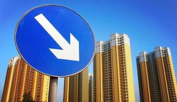 百強縣城樓盤降價超過50%，前期購房者：當時不該盲目跟風買房