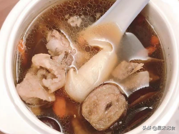 入秋之後，廣東人愛喝這6道湯，滋補潤燥又營養，讓你輕鬆過秋