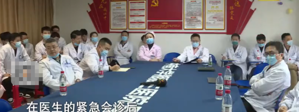 11歲“麻花女孩”李潔智力低於2歲，後背植入30顆螺釘，後來怎樣