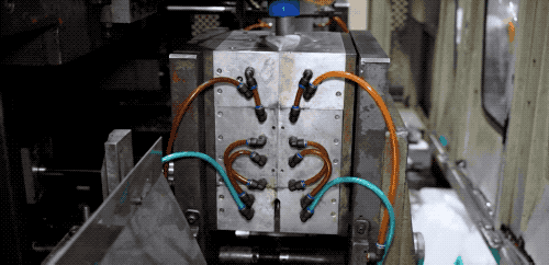 洗髮水的瓶底和牛奶瓶的提手，原來是吹出來的