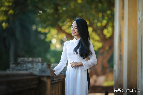 金庸：含淚而來，悄然而去，一切都帶不走，奈何世人“執迷不悟”