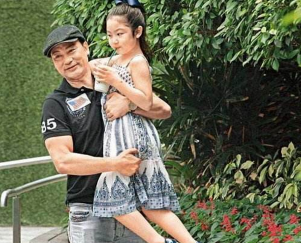 任達華：因愛不要孩子，50歲看到女兒時熱淚盈眶，愛妻子更愛女兒