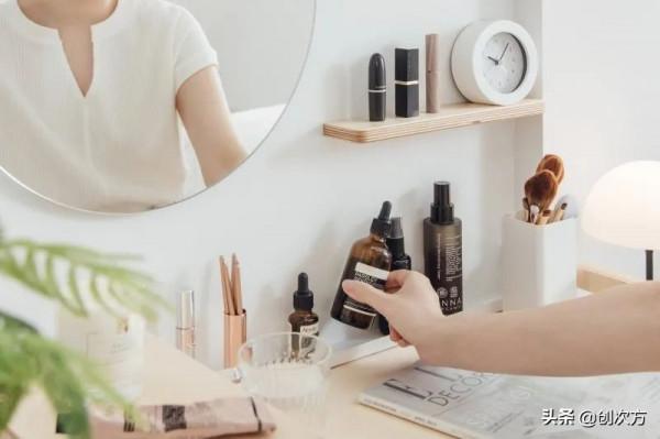 對鏡梳妝,美麗搬上臺面 對鏡梳妝,美麗搬上臺面