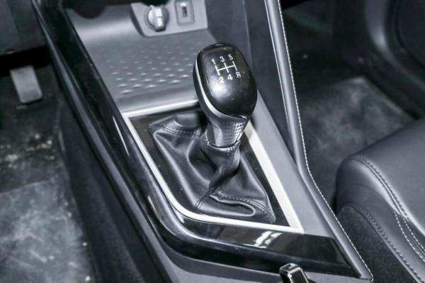 體驗長安CS15,小型SUV,配1.5L發動機,靈活好開 體驗長安CS15,小型SUV,配1.5L發動機,靈活好開