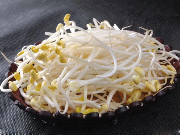 這三味中藥燉湯喝，既祛溼熱，又破瘀血，還暢氣機