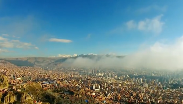 玻利維亞小孩為了上學，每天劃鋼索穿越300米峽谷，失誤就喪命