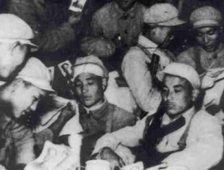 陝西87歲老兵登記,掏出特等記功書嚇壞政府人員,領導緊急求助中央