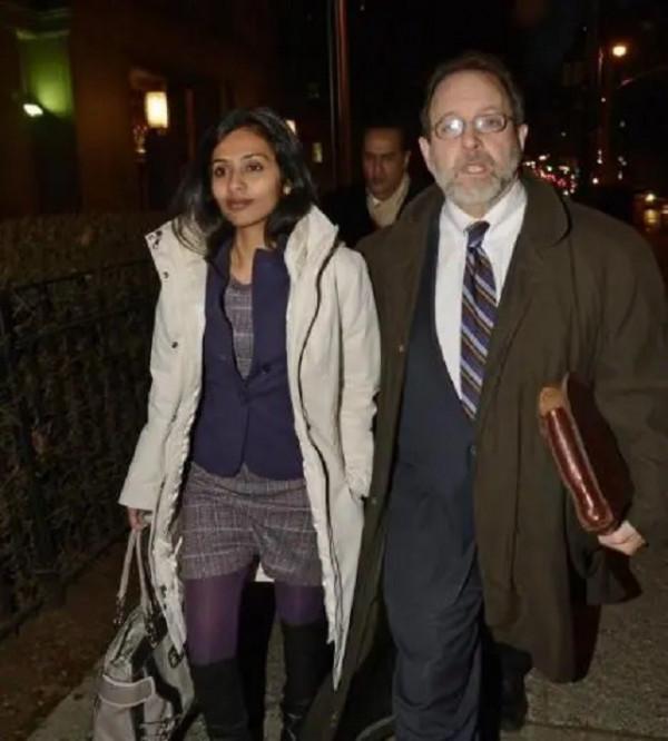 印度女外交官9年前在美國被捕細節：當眾戴上手銬，遭到全身搜查