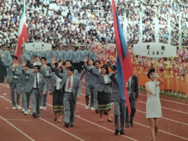 當年用高壓鍋燙頭的拉薩青年,也是明白“頭等大事”的 當年用高壓鍋燙頭的拉薩青年,也是明白“頭等大事”的