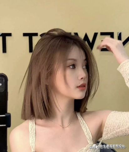 時尚永不過時！年尾“鎖骨發”