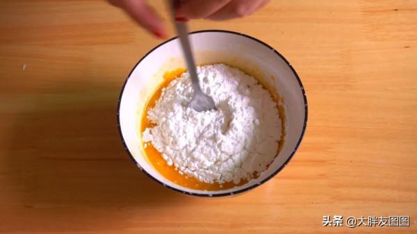 揭秘！奶黃包的家常做法，爆漿流心，軟到捏不住