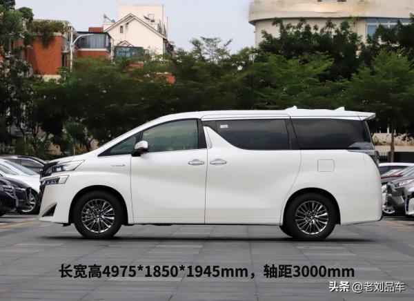 近百萬元的全新豐田皇冠威爾法，換裝了皇冠車標，就是身份的象徵