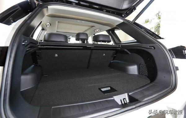 都是年輕前衛的好車 這兩款10-15萬級SUV誰更香？