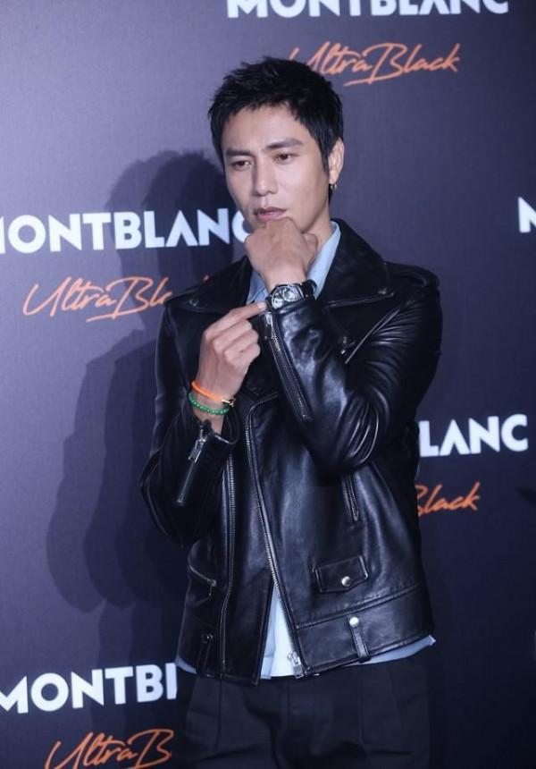 陳坤有了45歲的樣子，皮衣配襯衫率性大方，但從眼睛能看出滄桑