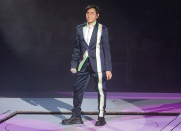 96歲樂壇教父開演唱會，眾星捧場星光熠熠，周慧敏與黃凱芹合影