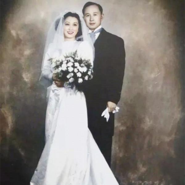 錢學森夫人蔣英葬禮,黨旗蓋身,眾多學生前來送別恩師 錢學森夫人蔣英葬禮,黨旗蓋身,眾多學生前來送別恩師