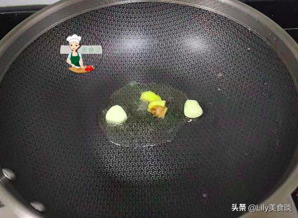 它倆一起煮是絕配，燜一燜鮮美極了，女人下飯男人下酒，越啃越香