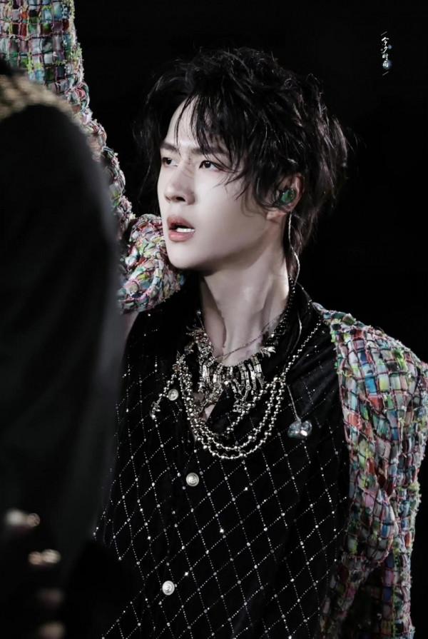 誰說內娛舞臺都不能看？王一博舞臺驚豔，張藝興鹿晗live超穩