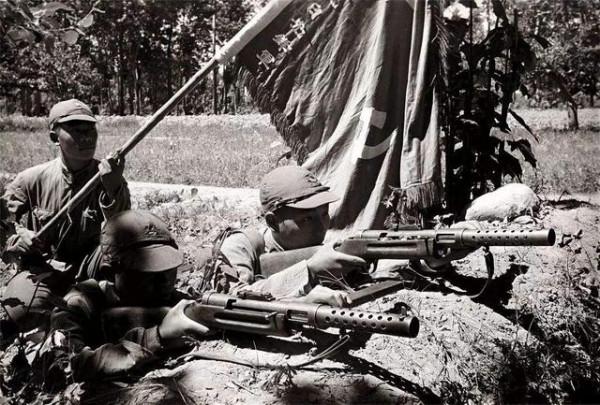 一戰時期，外形霸氣的M18衝鋒槍真的好用嗎？老兵：戰場見真章