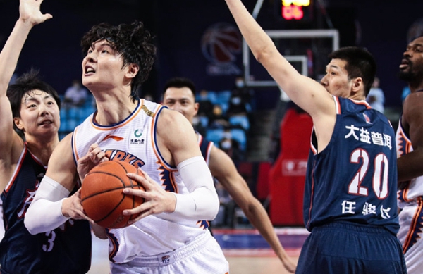 絕了！師徒較量，慘敗上海，廣東宏遠潛藏著兩大危機