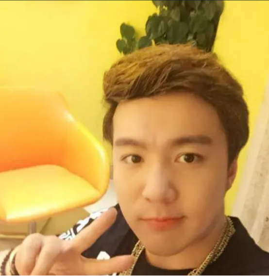 8歲演“三毛”走紅,與孫儷是同班同學,如今的孟智超怎麼樣了? 8歲演“三毛”走紅,與孫儷是同班同學,如今的孟智超怎麼樣了?